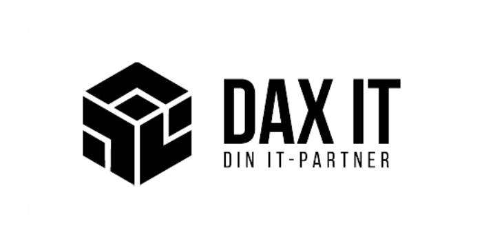 Svartvit logotyp med en geometrisk kubdesign till vänster och texten DAX IT ovanför DIN IT-PARTNER till höger.